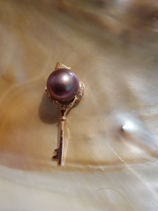 Rose Gold Eddison Pearl Rose Key Pendant